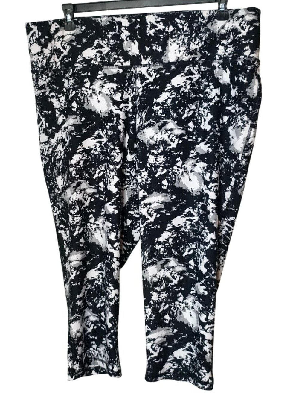 Livi Womens 22/24 Cropped Leggings Black White Yoga Activewear Hi Rise Workout